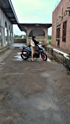 ketika yakulll naik motor tinggi😅🫣 #CapCut #mxking150  #mxkingsolostyle #fyp  #mxcibercity 