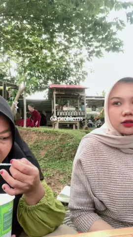 Nemu kata-kata ini di tik tok “proses paling panjang ditempuh seseorang ialah proses menerima dirinya sendiri. tidak lagi marah, tidak lagi menyesali, dan tidak lagi berandai-andai.  it takes a long time, bahkan seumur hidup❤️‍🩹🥹” divideo kayak keliatan bahagia” aja ya wkwk. padahal banyak nangis”nya. 