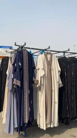 nanti kita kesini yaa bareng aku, biar dapet abaya harga khusus 100an. karena banyak langganan madinah dan mekkah