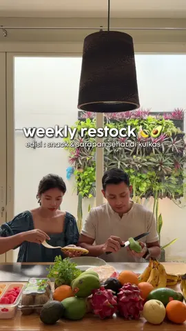 sunday restock!🤍 cemilan & perbekalan sehat nan syeger di kulkaas #marriedlife 