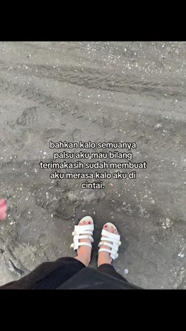 btw sendal yg aku pake ada di kerkun akuu ya☺️#masukberandafypシ 