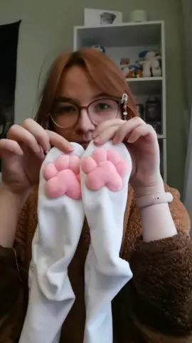 Новый набор будет после 25 августа, тг lastochka_crafts Почувствуй себя кошечкой, планирую еще митенки сделать, если получится разобраться, как красиво края обработать 💓