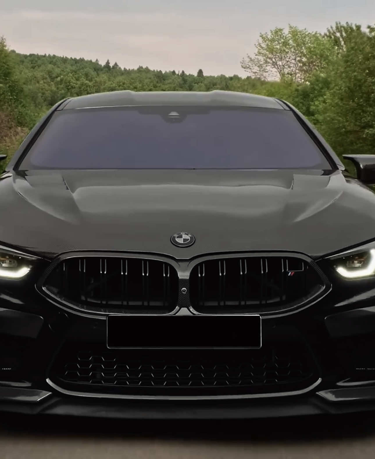 BMW M8 #bmw #m8 #fyp #supercar #ykcars mọi người đang có nhu cầu mua bán Sh nhập ý ghé ủng hộ em nha @haile_sh_vu_tuan 