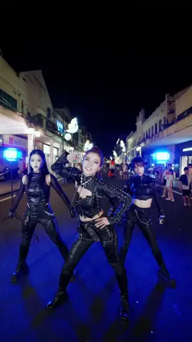 So easy on the eyes #kpopdemonhunters #bwild #takedown #huntrix #twice 