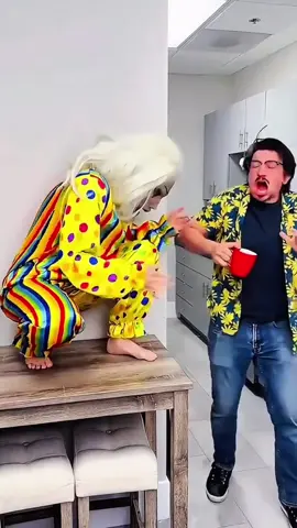 funny usa #prank #funnyvideos #prankscare #jumscare #scarecam 