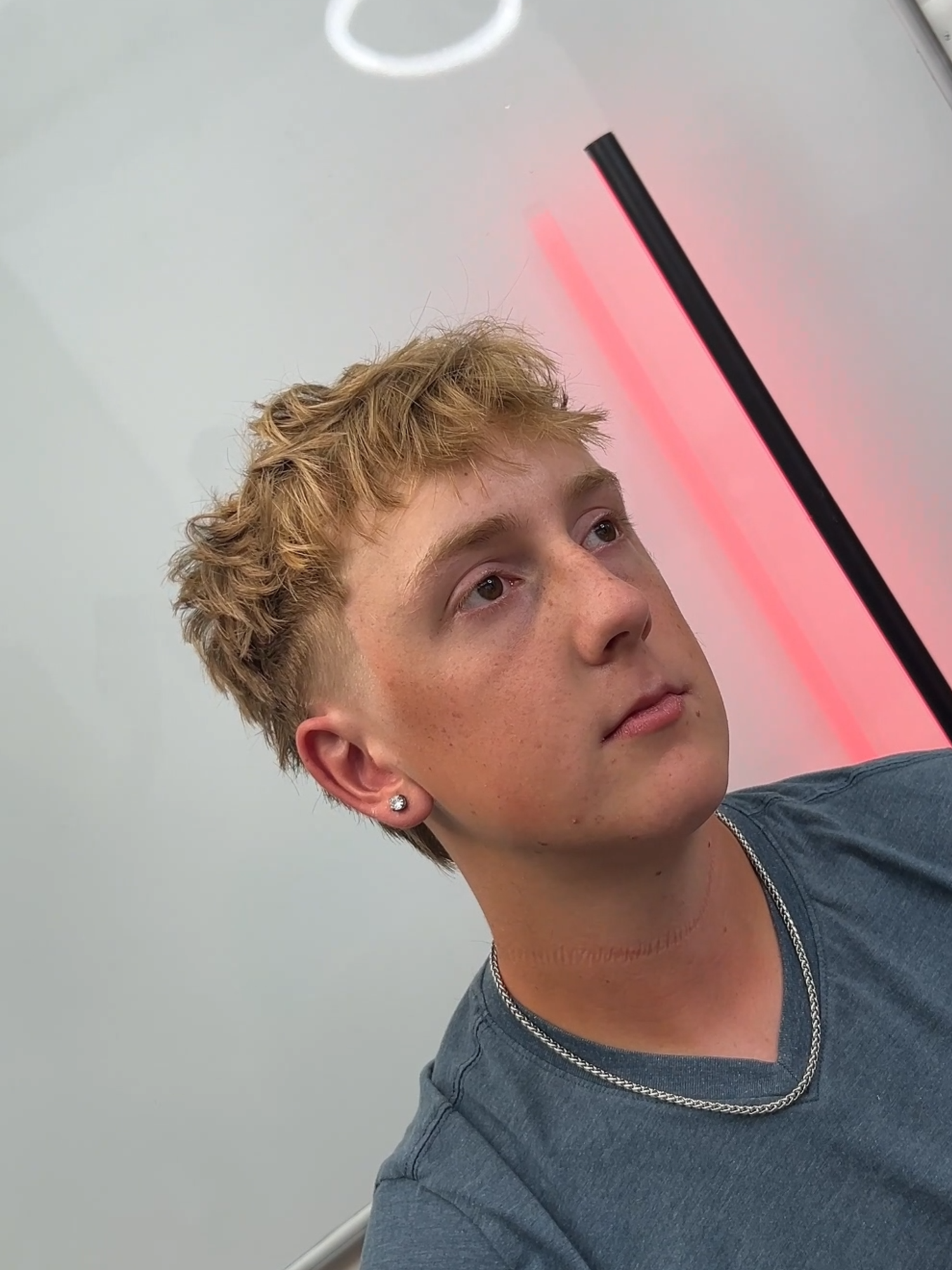 My guy's mom came in saying his forehead was massive and told him to get a 16 guard. He wanted it too to cover up his massive forehead. But as teh expert barber that I am i knew it wouldn't suit him. So I recommended him a Modern mullet with a Textured fringe to suit his face shape Let me know how I did! If you are in the Annandale, Virginia area --- use the link in my bio to book #annandale #virgina #va #fairfax #fairfaxva #dmv #barber #barber #fallschurch #arlington #dc #maryland #haircut #transformation #glowup