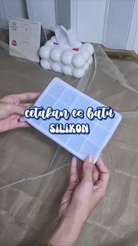 ngeluarin esnya juga lebih gampang 👌🧊 #cetakanesbatusilikon #fyp 