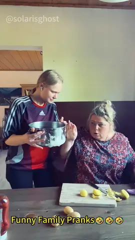 Look at her expression😂😂😂#foryou #funnyvideos #fry #tiktok #funny 