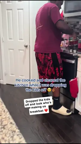 He cooked and cleaned while I was dropping the kids off this morning after telling him my plans of what I would do prior to coming back home he had already done it 🙌🏾🥰Matching each others momentum is top tier, I love how we can do the simplest things for each other to smile and everyday the love is shown and reciprocated and I love that for us 🥰❤️ My daily life evolves around God first my children and husband that’s top priority I love my family 🥰🤞🏾 #familyfirst #sonshine💙👑 #girlmomlife #sahm #husbandwife #couplegoals #marriedcouple #inspiringtouch #familyovereverything #momfirst #mombeforeeverything #wifeystatus 