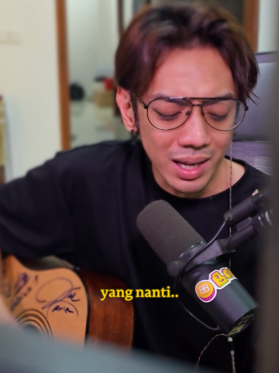 memindahkan alat tempur sekaligus mimpiku kerumah barunya.