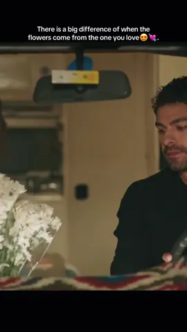 Even a paper flower is worth it when you’re the right person 😇😍.  Love is beautiful 😍 #cemrearda #gökberkyildirim #kesfetbeniöneçıkart #rüzgarlitepe #zeyhal 
