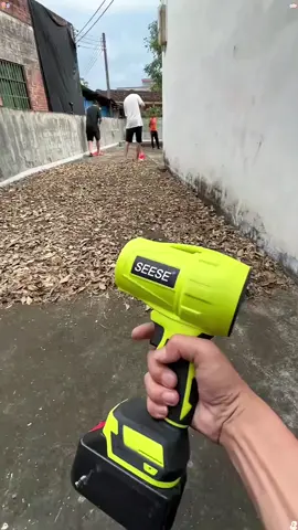 Potencia y velocidad en tus manos 💨⚡ Con nuestro soplador turbo, limpia hojas 🍂, polvo y suciedad en segundos. Ligero, duradero y fácil de usar.#SopladorTurbo #LimpiezaRapida #JardinLimpio #HerramientasElectricas #PotenciaMaxima 💨🍂⚡🛠️