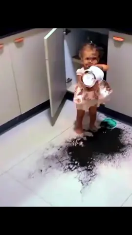 When baby alone at home hahahaha so much funny😂😂😂🤣🤣🤣😄😄😄😜😜😜….#fyp #babiesoftiktok #babyfunny #funnyvideos #babylove 