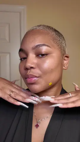 Adult acne and hormonal acne is trying to destroy my life but I’m not letting it happen 🥲 Currently using @larocheposay acne system and @starface patches.  • • • #SkincareRoutine #GlowingSkin #glassskin #blackgirlskincare  #CleanGirlAesthetic #SkincareContent #SkinFirst #SkincareTips #MinimalBeauty #adultacne #hormonalacne 