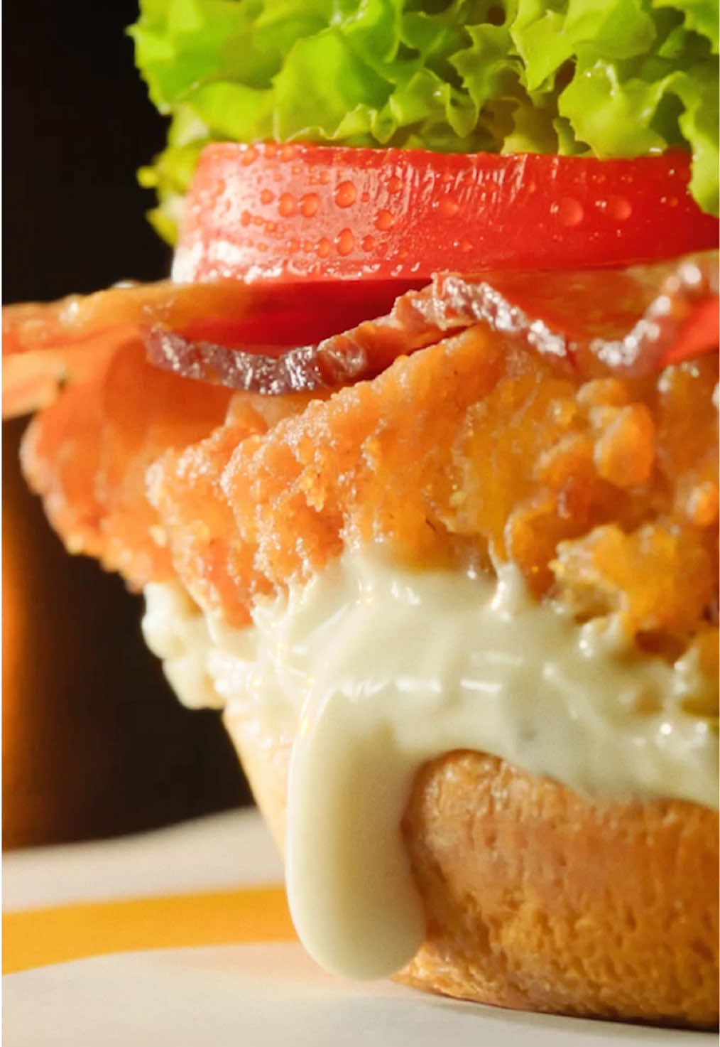 É crocante? É ranch? Conheça a novidade mais Crocranch do Méqui. Peça agora o Novo McCrispy Chicken Bacon Ranch. 🍔🍗🥓