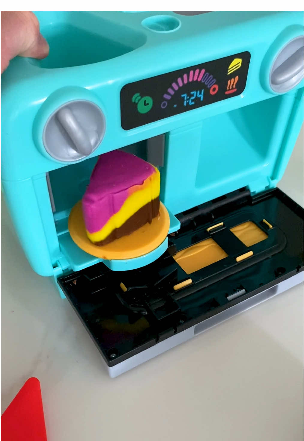 Yes. We are here for that final pretend cake reveal and we’re not sorry about it 😍 #playdoh 