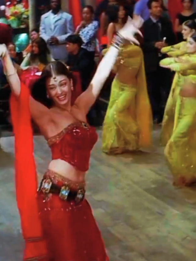 I really like the beauty, aura, dance, and everything about Aishwarya Rai 😍 #CapCut #aishwaryarai #sajansajan #dilkarishta #beautiful @aishwarya_rai_bachan_ 