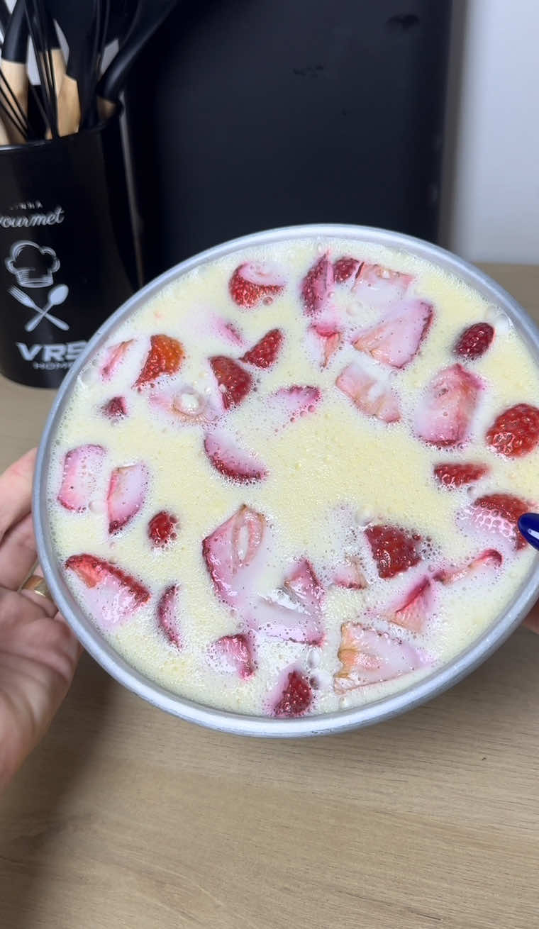 Bora desenformar o pudim morango do amor 🍓♥️♥️♥️ #amor #receita #food 
