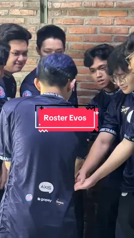Gapapa, kita mulai dari awal yah? Alberttt - Jungler Kyy - Roamer Swaylow - Mid Laner Roundel - Mid Laner Erlan - Gold Laner Branz - Gold Laner Xorizo - Exp Laner Dukung dan saksikan aksi @EVOS ESPORTS di MPL Arena! Tiket bisa dibeli di website MPL ID atau aplikasi GoPay 🔥 #MPLIDS16 #MediaDay #DynamicMPL #RosterAnnouncement #Evos  