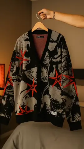 ✨ Cardigan statement biar outfit kamu nggak boring! Motif bold + warna kontras = langsung stand out 🔥 #ootdunik  #CardiganStyle #StreetwearID #OOTDKeren #ootdstreetwear 