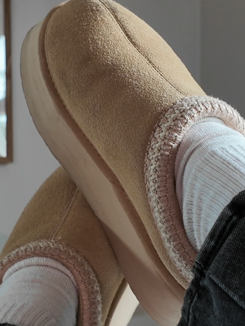 I wore these ALL last fall/winter !!! they are always must !! #fallfits #boots #winterboots #fallmusthaves #winterbooties 