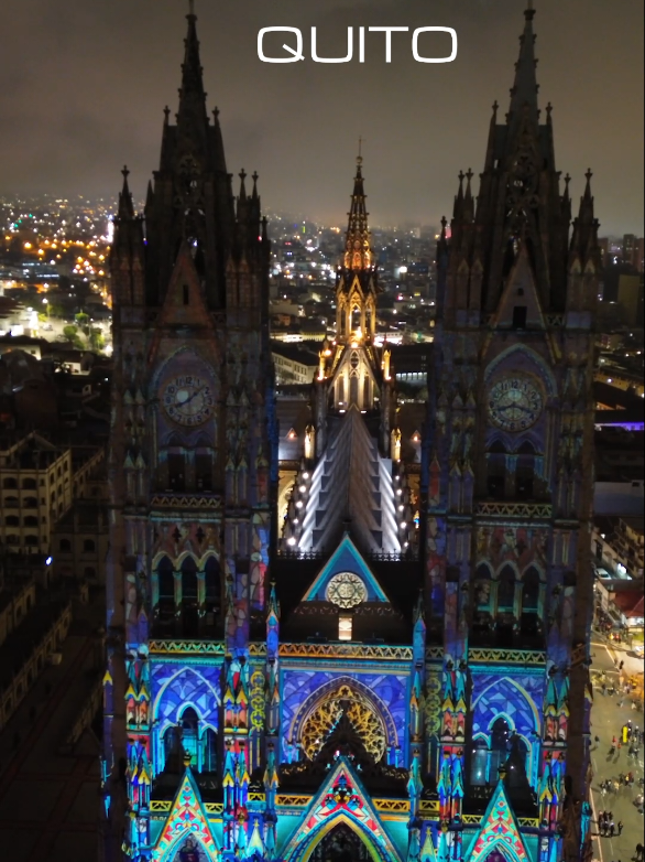 ⛪📸 Festival de Mapping en el centro histórico de Quito, un evento de luces y colores que embellece iconos arquitectónicos de la ciudad. #mapping #quito #dji  #luces2025 #luces #ecuador #pichincha #gotico #iglesiacatolica #centrohistorico #luzdeamerica #jpvt  #turismoecuador #sanfrancisco #basilicadelvotonacional 