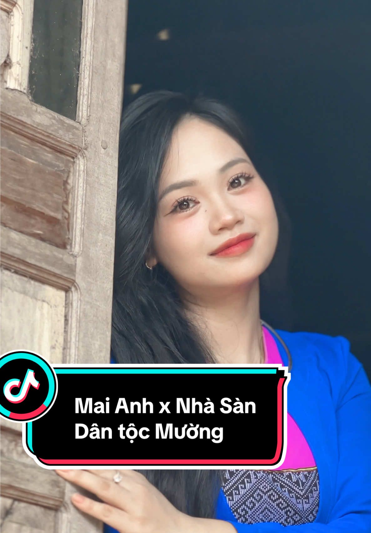 Với mình, không đâu mộc mạc, gần gũi bằng ngôi nhà sàn truyền thống của người dân tộc Mường. Bởi đó chính là nơi mình được sinh ra, lớn lên và được eng (bố), mạng(mẹ) nuôi dưỡng trong chiếc nôi ngập tràn màu sắc văn hóa dân tộc. Hơn thế nữa, nếp nhà sàn chính là linh hồn, là văn hóa hội tụ của dân tộc mình qua hàng thế kỷ qua. 🥰🥰🥰 #28hoabinhxinchao❤️28hoabinh #MaiAnhHoaBinh #xuhuong #nhasandantoc#nhàsoabinhmaidinh 