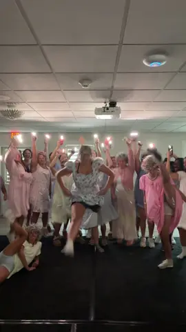 Wig = Flew 🪽 #phimu #sorority #sororityrecruitment #grandma #wig 