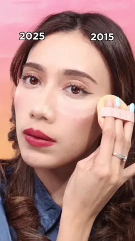 2015 = Heavy bake✨ 2025 = Soft-set, blur & glow 💅🏻 Kalo kalian  Kalo kalian masih suka pakai cara yang mana?  #DazzleMeBeauty #DazzleMeMakeup #DazzleMeIndonesia #loosepowder #hacksmakeup 