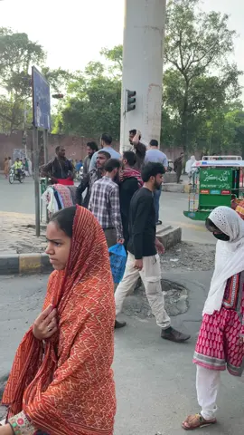 Public prank wait for reaction #😂🤣 #fyp #fouryou #varil #funnytiktok 