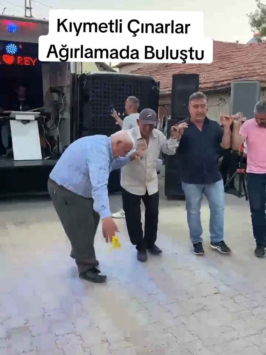 Ağırlama Geleneği, Yaşlı Çınarlarımızla Yaşatılıyor #yozgat #agırlama #halay #sorgun #yozgatdüğün 