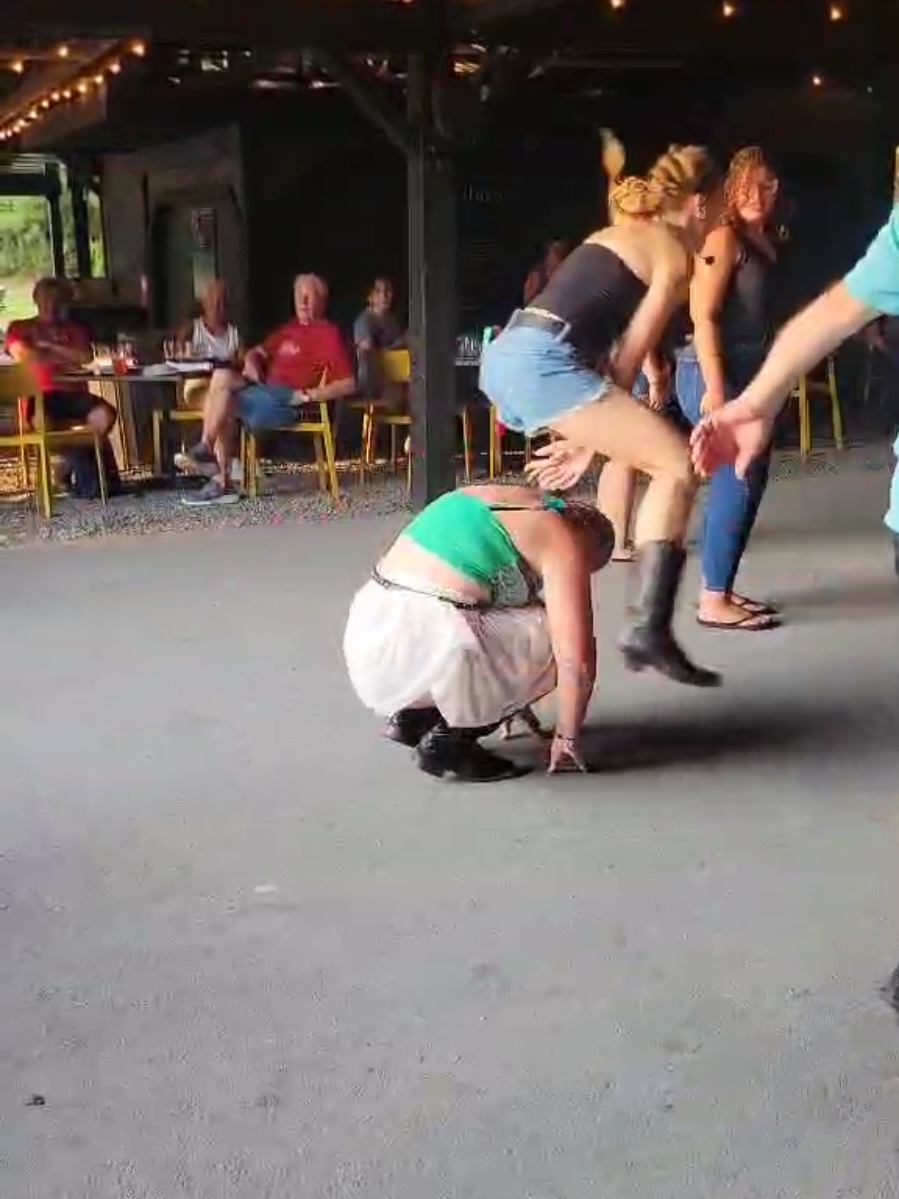Love it when we can play a little game of leap frog mid dance 🐸 💃🏼Dance: Outlaw 🎵Song: Whiskey Drinkin' 📍Venue: Gray Willow, Earlton, NY #outlaw #whiskeydrinkin #linedance 