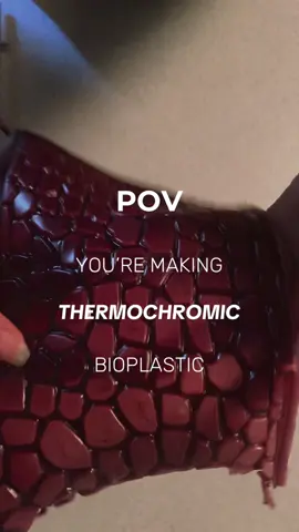 A great recipe for bioplastic lovers who have somewhat of an experience with bioplastic. Peeling bioplastic from stiffer molds can be challenging, but what’s more satisfying than achieving something you thought you couldn’t do? #bio #plastic #Recipe #lovers #EduTok 