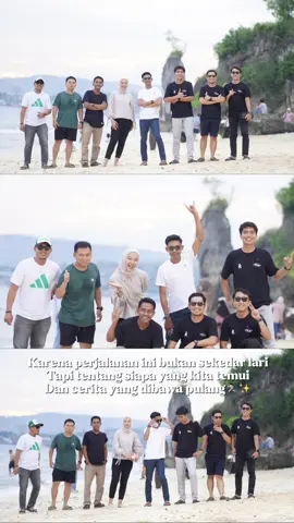 “Majene bukan sekadar kota tua, melainkan saksi rindu yang berpacu bersama langkahku. Majene, kita mulai dengan semangat yang bertumpuk rindu. Setiap langkah memiliki cerita, dan rindu ini berhasil membersamaiku di setiap tapak. Dari pasir putihnya, semangatku mengalir, menempuh jarak, menoreh cerita. Dari pasir putih Majene, dedikasiku menuju garis akhir.” ❤️🏃🏻‍♀️