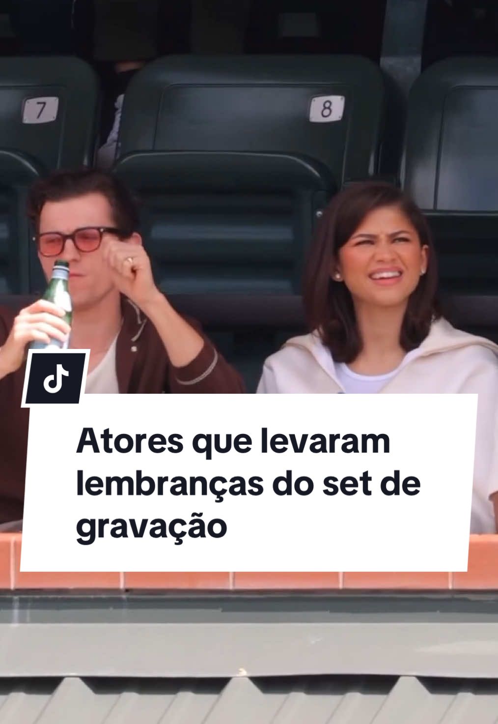 Atores que levaram lembranças do set de gravação.