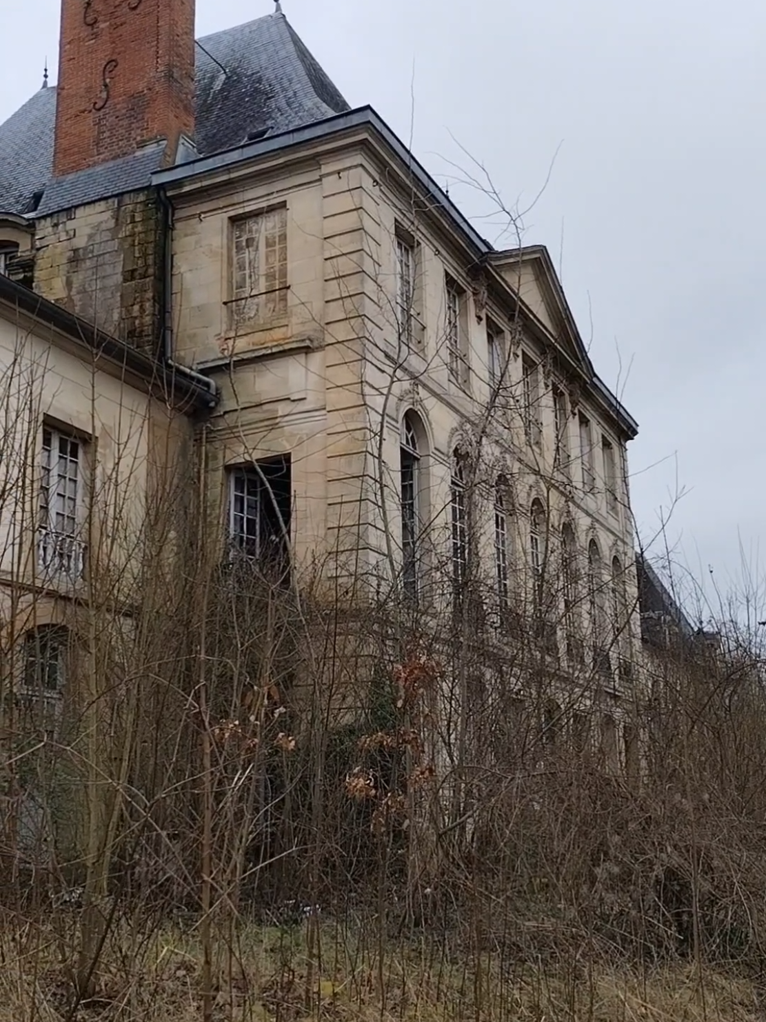 ce château a été abandonné par son propriétaire millionnaire  #urbex #urbexworld #france🇫🇷 #urbexfrance #urbexkings 