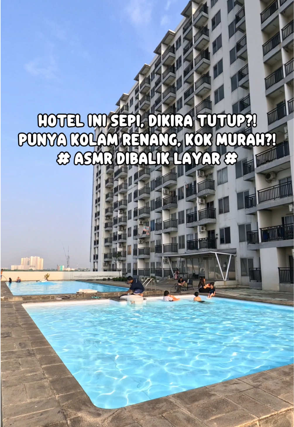 “Loh, dikira udah tutup ini hotel. Sepi keliatannya.” Masih buka dan punya KOLAM RENANG lho buat Hotel Di Bekasi budget 200rb-an ☺️ #JelajahHepi #JelajahWiken 