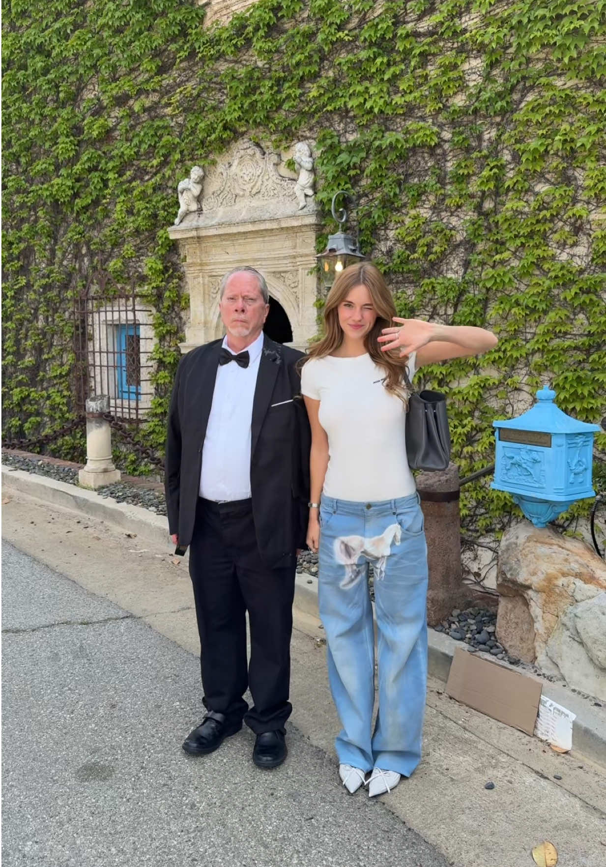 castle shopping with my butler 🏰 