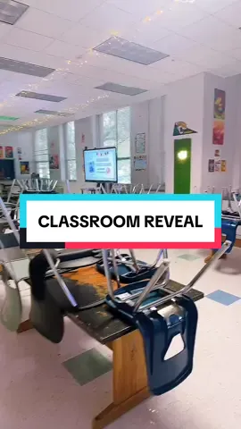 I only got two days to set up fully! Let me remind y’all I took everything off my walls 😫 I’m so glad that everything worked out! Check out my classroom reveal this year ✨ ##classroom##teacher##teachersoftiktok##fyp