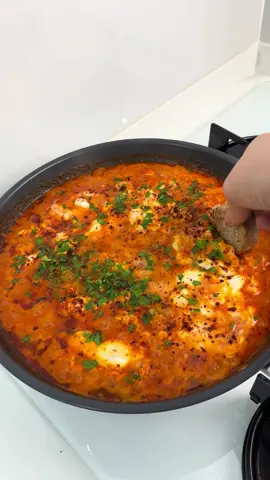 Turkish Menemen❤️ / Traditional Turkish Egg Breakfast Malzemeler 4-5 adet domates  1 adet soğan  1 adet kırmızı kapya biber Zeytinyağ  4 adet yumurta Baharatlar tuz, kekik, kırmızı pul biber  100 gram rendelenmiş kaşar peynir Ingredients 4-5 tomatoes 1 onion 1 red sweet pepper (kapya pepper) Olive oil 4 eggs Spices: Salt, thyme, red pepper flakes 100 g grated cheddar or mozzarella cheese #menemen #turkishbreakfast #turkishfood #breakfastideas #easybreakfast     