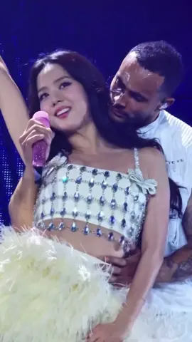 #BlackPink #Jisoo #Earthquake #Barcelona #Blink 