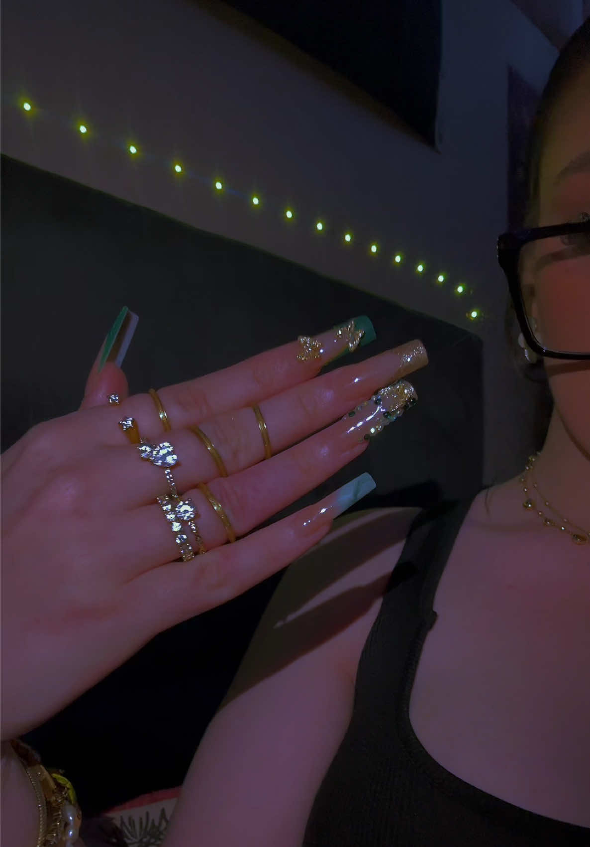 J'adore cet ensemble #nailinspo #green #gold