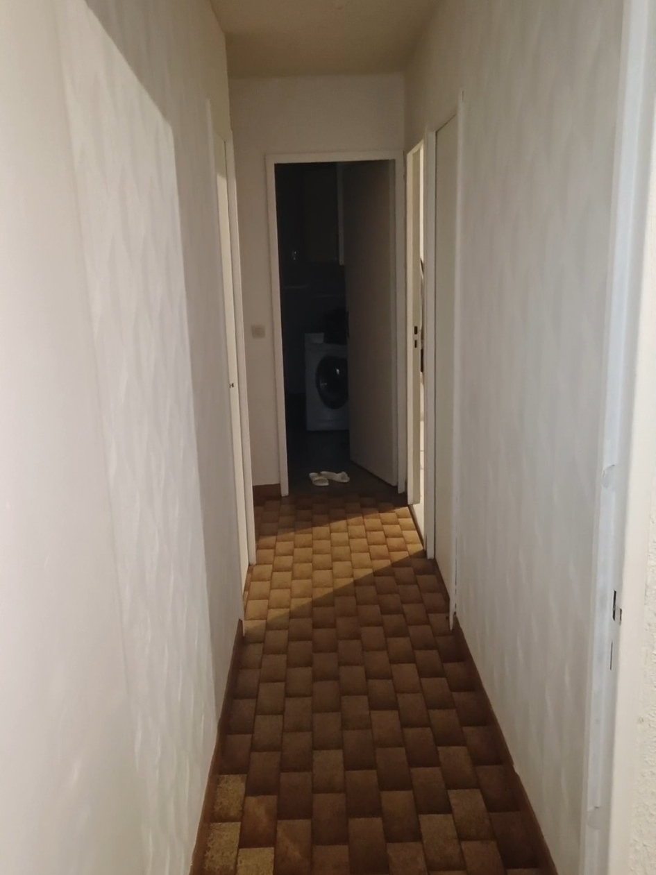 bonjour à tous !  vidéo enregistrée il y a quelques jours alors je vous la partage comme d'habitude ! ensuite beaucoup d'entre vous mon conseiller d'acheter des appareils du style détecteur EMF ect...donc c'est chose faite ! je vais faire des vidéos dans les jours à venir avec cet appareil pour voir ce que cela pourrait donner chez moi et voir les résultats. si vous avez d'autres conseils n'hésitez pas dans les commentaires !  ensuite je vais sortir des vidéos sur YouTube ou je vais expliquer mon histoire ! le lien de mon youtube est sur mon profil tiktok si certains sont intéressés.  #tristan8104 #tristanfantomes #tristanparanormal #paranormalexperience #paranormal 