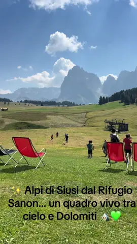 Tra il verde infinito dei prati e le vette maestose del Sassolungo, il Rifugio Sanon regala uno degli scorci più belli delle Dolomiti. #AlpiDiSiusi #RifugioSanon #Dolomiti #TravelItaly #paradisointerra☺️💙 