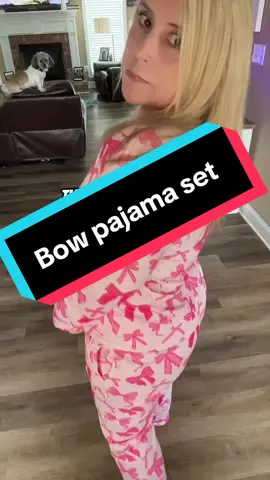 These are perfect for a girls night, birthday or Christmas gift or just because you deserve pretty pjs!! #bowpjset #prettyinpink🎀🎀 #pinkplussizepjs #plussize 
