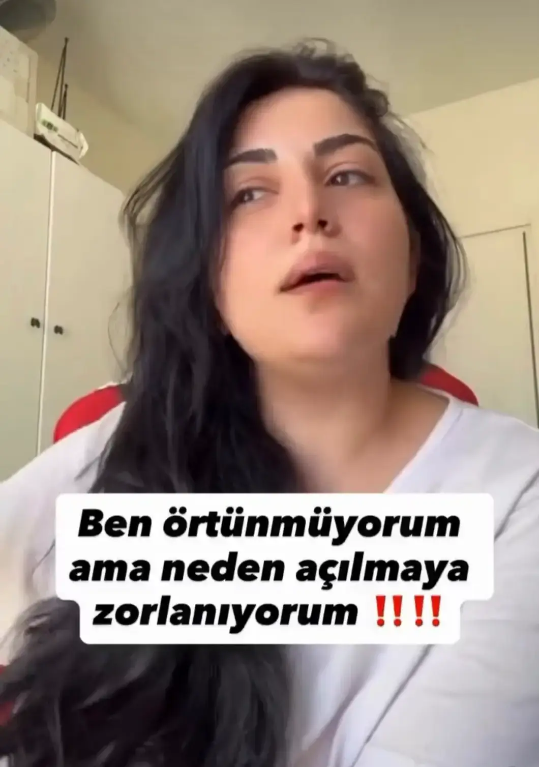 *Ben örtünmüyorum ama neden açilmaya zorlaniyorum
