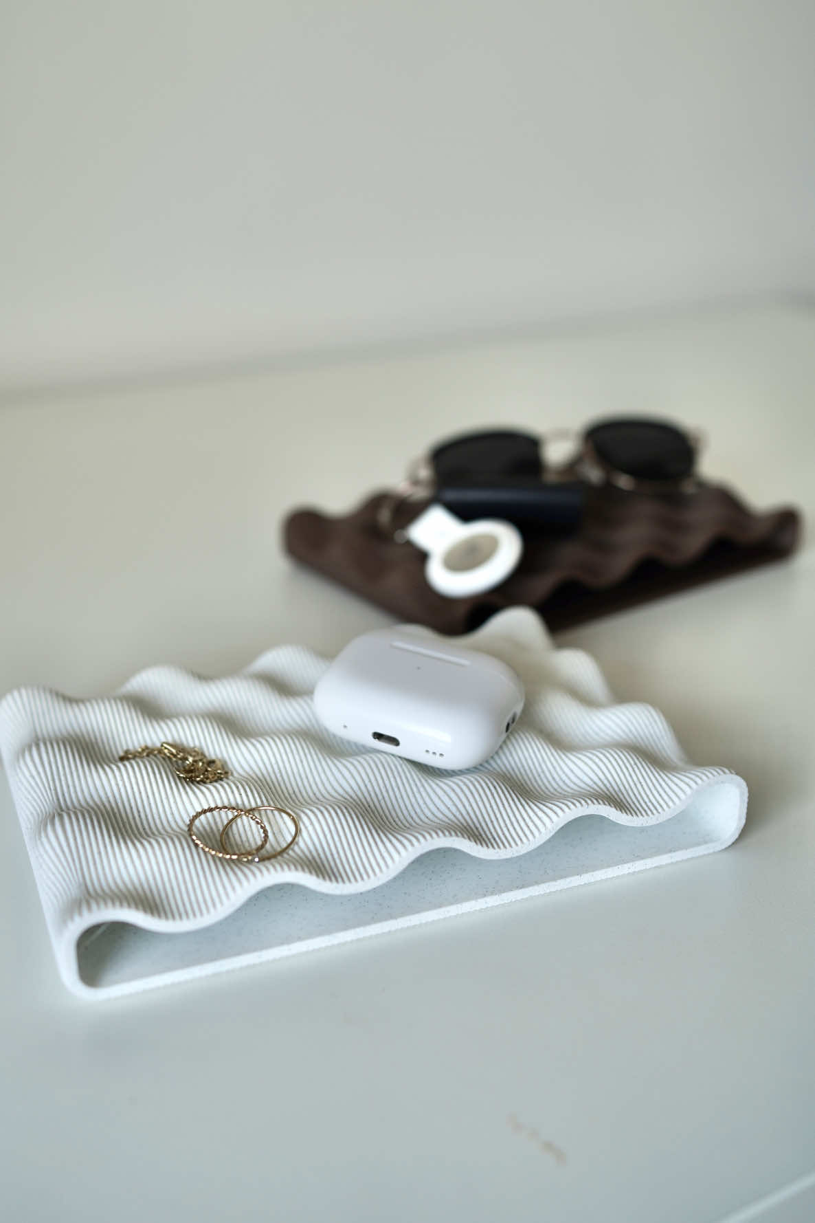Tidee – Minimalist Wave Jewelry & Catch-All Tray ⚙️STL: Lnk in my bio📝 @Thangs3D  🧵Filament: @aurapol3d Wood Cork, Wood Bamboo, Marble & Galaxy Black 