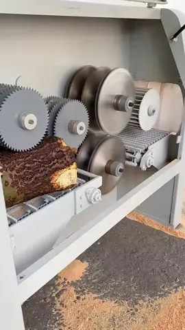 If you need, please send me a message. #machine #sawmill #saw #tablesaw #woodcutting #woodworking #bandsaw #sawmilling #woodenhouse #bandsaw #roundwood #madeinchina #woodworkingmachinery 