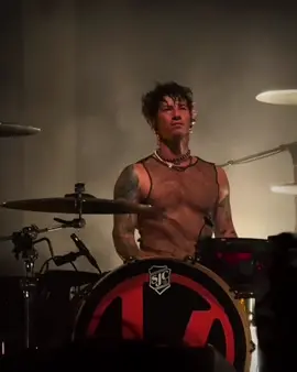 I <3 Josh Dun (MAXIMUM OF 5 HASHTAGS TIKTOK WANTS ME DEAD) #twentyonepilots #joshdun #fyp #tøp #joshdunedit 