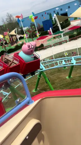 Okay Daddy Pig 👀 #peppapig #peppapigthemepark 